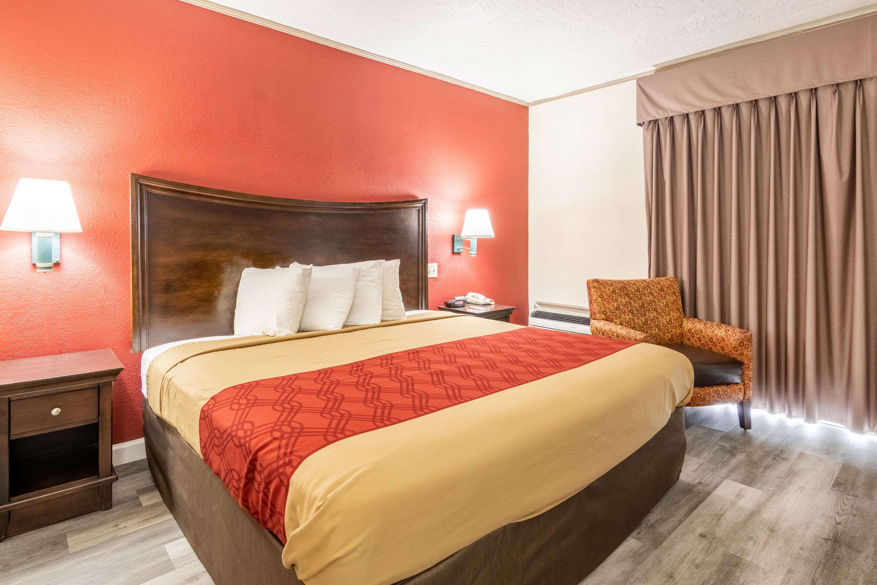 Lodge Econo - National Fair Ground Area *