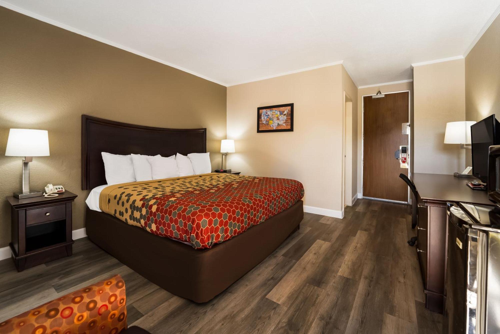 Lodge Econo - National Fair Ground Area
