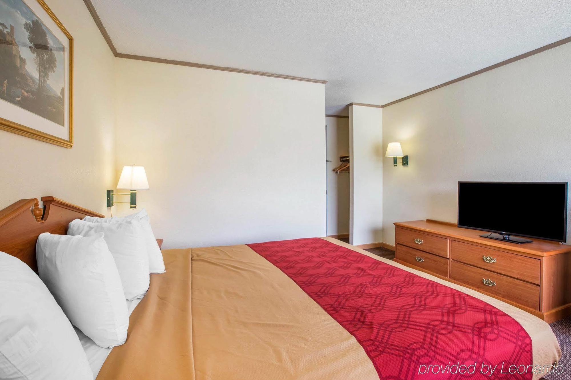 Lodge Econo - National Fair Ground Area *